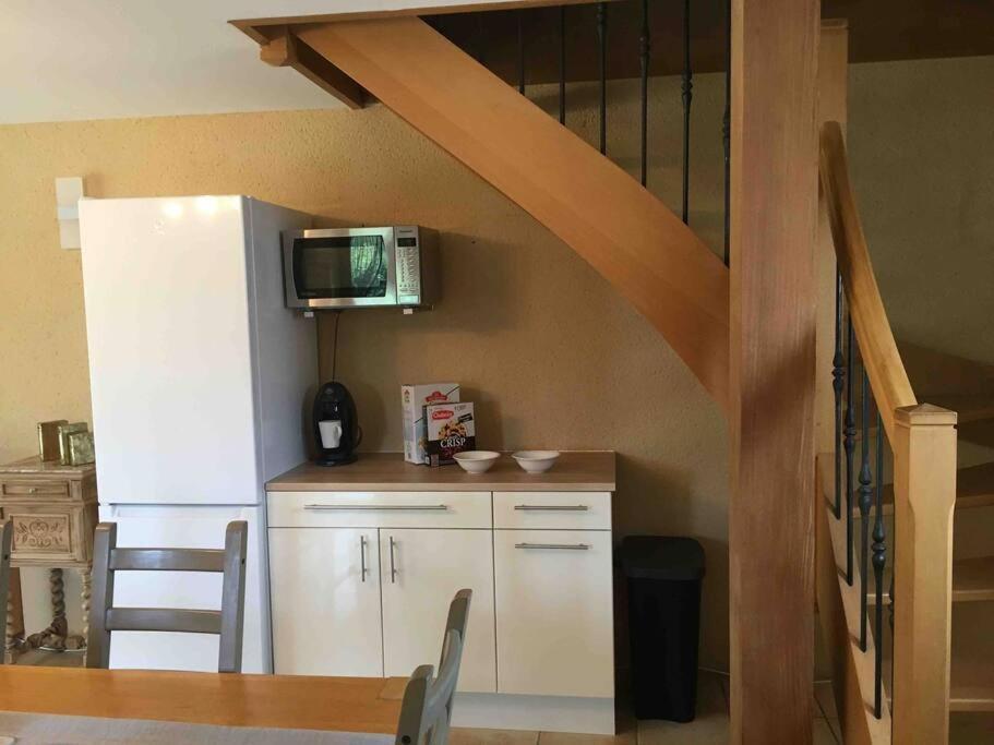 Peaceful, Comfortable Retreat With Pool Vakantiehuis Montcléra