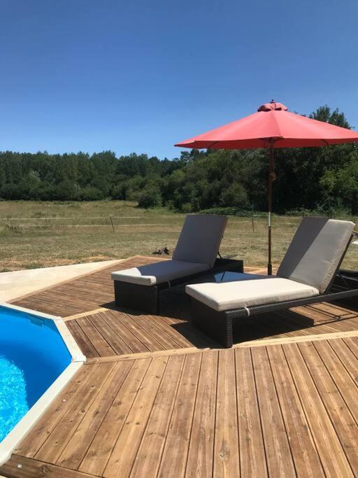 Peaceful, Comfortable Retreat With Pool Montcléra