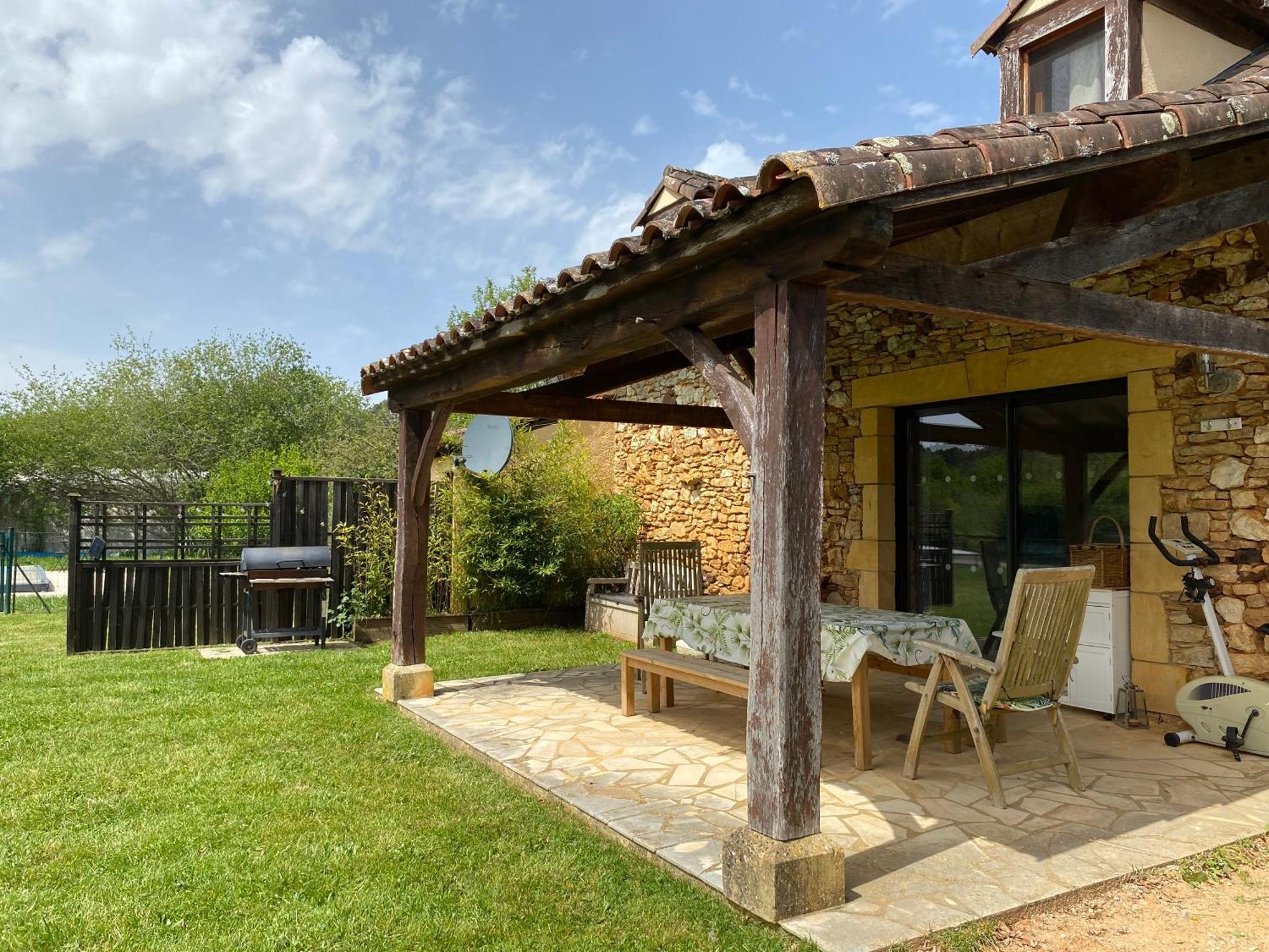 Peaceful, Comfortable Retreat With Pool Holiday home